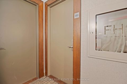 Photo 2 at 1810 - 761 Bay Street, Bay Street Corridor, Toronto