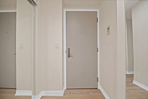 Photo 3 at 1810 - 761 Bay Street, Bay Street Corridor, Toronto