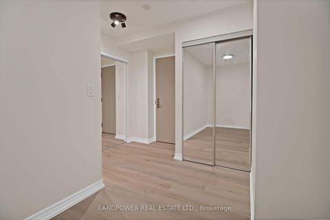Photo 4 at 1810 - 761 Bay Street, Bay Street Corridor, Toronto