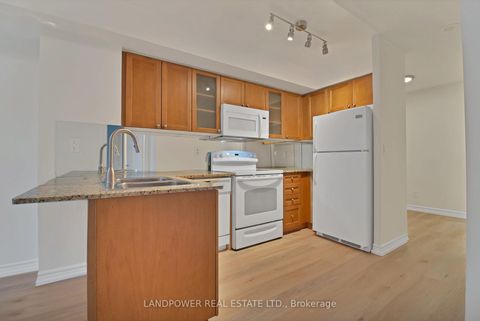 Photo 9 at 1810 - 761 Bay Street, Bay Street Corridor, Toronto