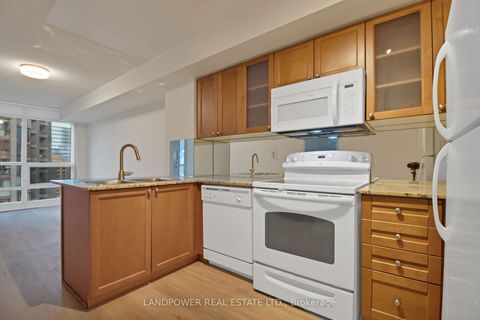 Photo 10 at 1810 - 761 Bay Street, Bay Street Corridor, Toronto