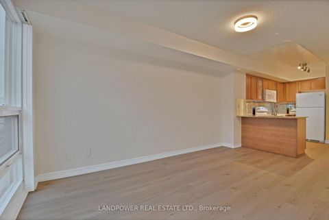 Photo 12 at 1810 - 761 Bay Street, Bay Street Corridor, Toronto