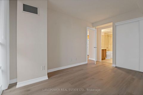 Photo 13 at 1810 - 761 Bay Street, Bay Street Corridor, Toronto