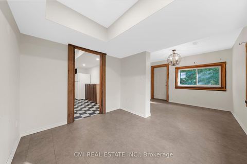 Photo 32 at 43 Perry Street, Queen's Park, Barrie