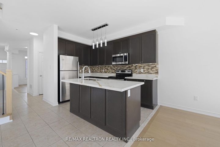 Photo 8 at 23 Pavlova Crescent, Oak Ridges, Richmond Hill