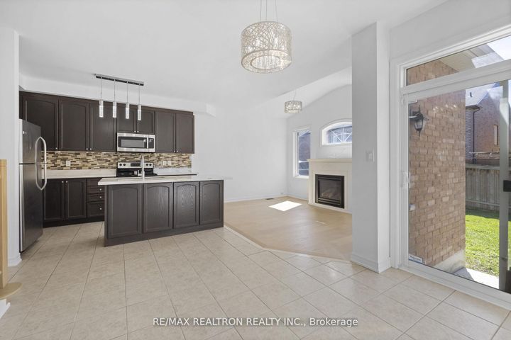 Photo 11 at 23 Pavlova Crescent, Oak Ridges, Richmond Hill