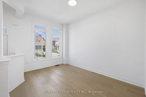 Photo 4 at 23 Pavlova Crescent, Oak Ridges, Richmond Hill