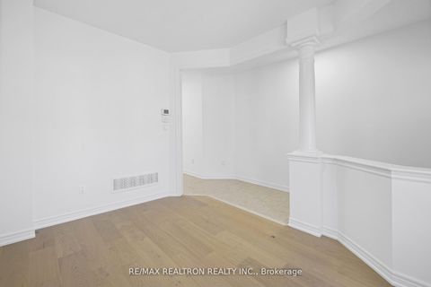 Photo 5 at 23 Pavlova Crescent, Oak Ridges, Richmond Hill