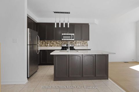 Photo 9 at 23 Pavlova Crescent, Oak Ridges, Richmond Hill