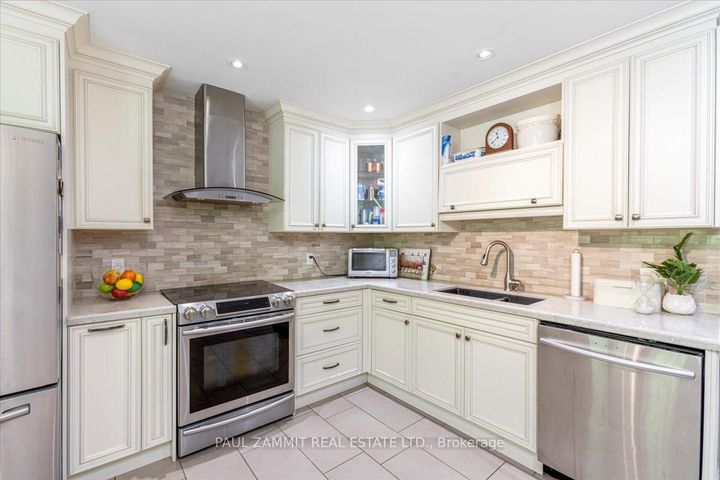 Photo 3 at 103 Quail Valley Crescent, German Mills, Markham
