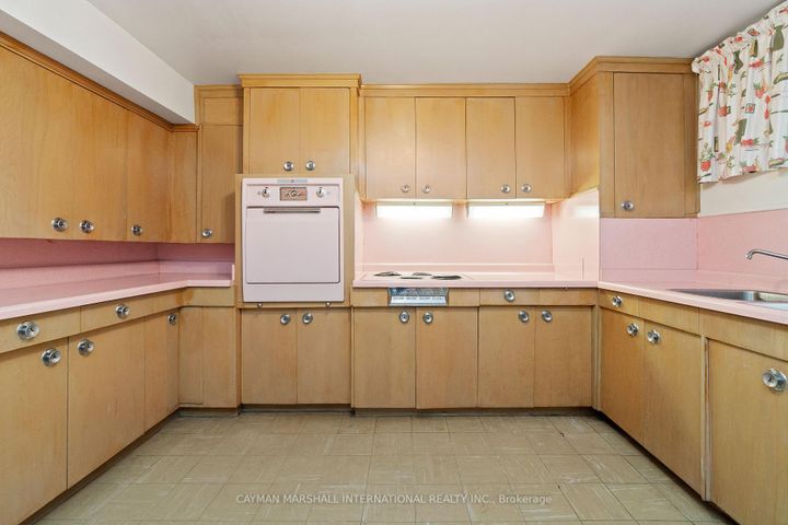 Photo 17 at 30 Hi Mount Drive, Bayview Village, Toronto
