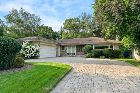 Photo 1 at 30 Hi Mount Drive, Bayview Village, Toronto