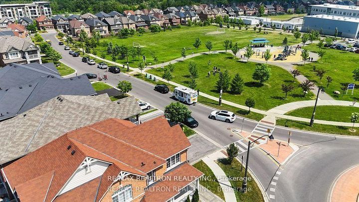 Photo 3 at 460 Gulfstream Avenue, Windfields, Oshawa