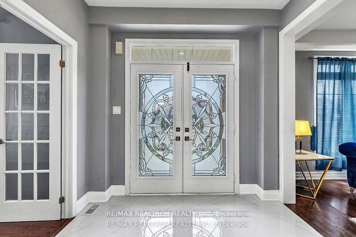 Photo 4 at 460 Gulfstream Avenue, Windfields, Oshawa