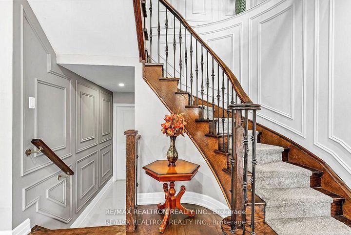 Photo 8 at 460 Gulfstream Avenue, Windfields, Oshawa
