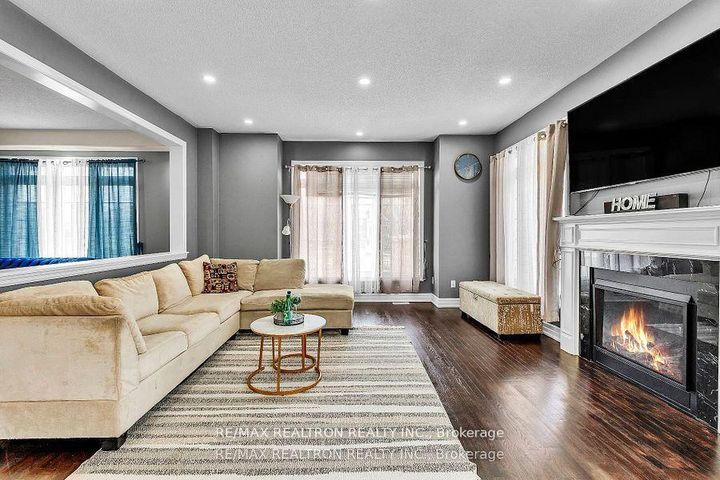 Photo 11 at 460 Gulfstream Avenue, Windfields, Oshawa
