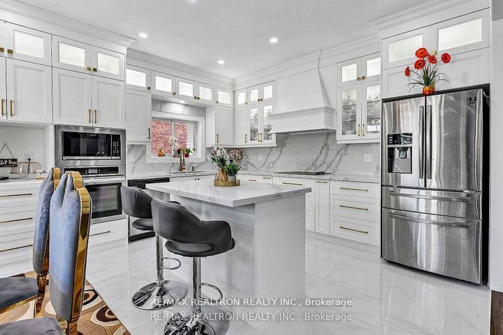 Photo 15 at 460 Gulfstream Avenue, Windfields, Oshawa