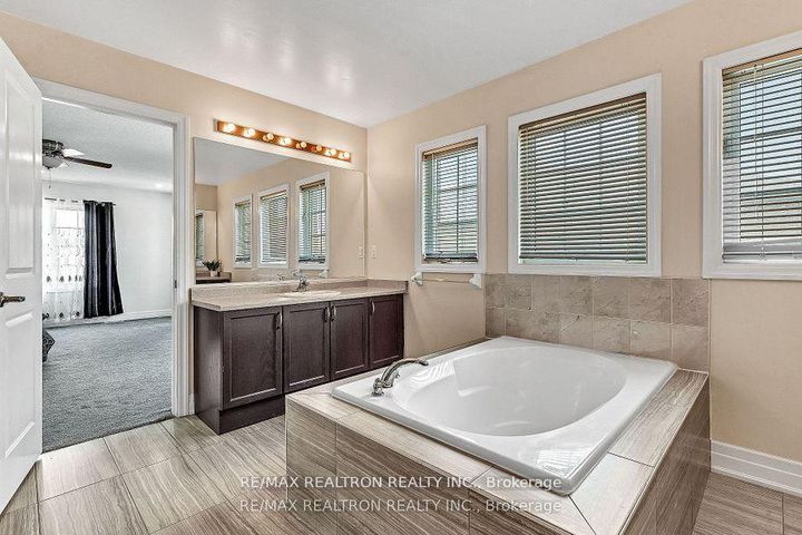 Photo 20 at 460 Gulfstream Avenue, Windfields, Oshawa