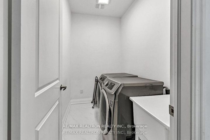 Photo 24 at 460 Gulfstream Avenue, Windfields, Oshawa