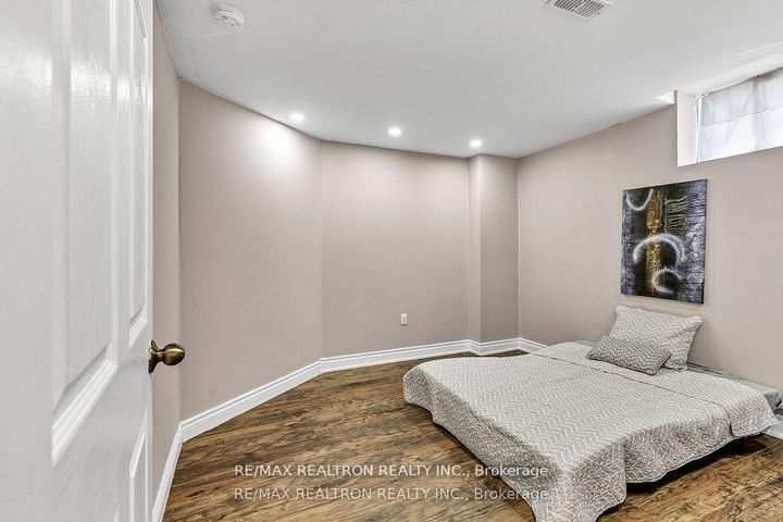 Photo 27 at 460 Gulfstream Avenue, Windfields, Oshawa