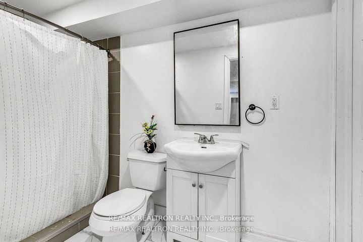 Photo 31 at 460 Gulfstream Avenue, Windfields, Oshawa