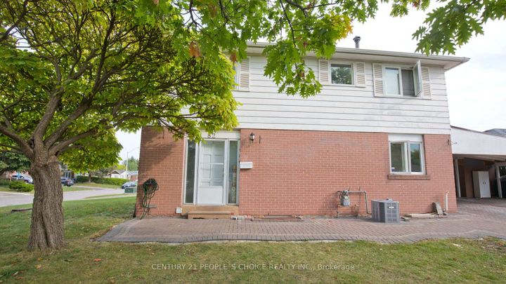 Photo 2 at 82 Davenport Crescent, Southgate, Brampton