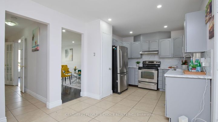 Photo 18 at 82 Davenport Crescent, Southgate, Brampton