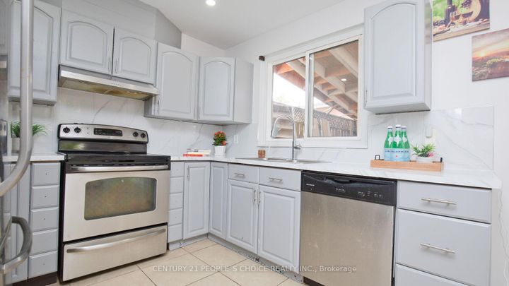 Photo 21 at 82 Davenport Crescent, Southgate, Brampton