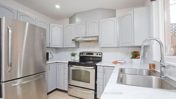 Photo 22 at 82 Davenport Crescent, Southgate, Brampton