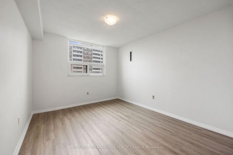 Photo 14 at 911 - 100 Prudential Drive, Dorset Park, Toronto