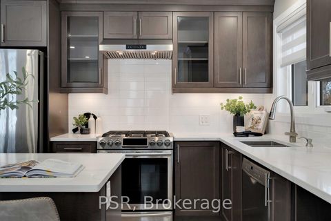Photo 3 at 15 Wenderly Drive, Aurora Village, Aurora
