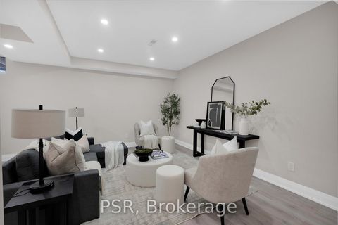 Photo 11 at 15 Wenderly Drive, Aurora Village, Aurora