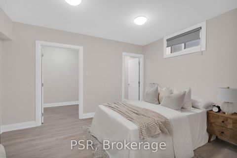 Photo 13 at 15 Wenderly Drive, Aurora Village, Aurora