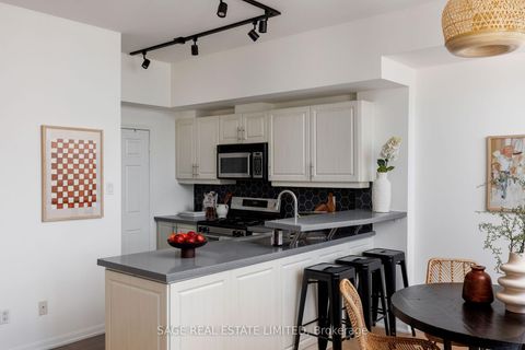 Photo 15 at 615 - 550 Front Street W, Waterfront Communities C1, Toronto