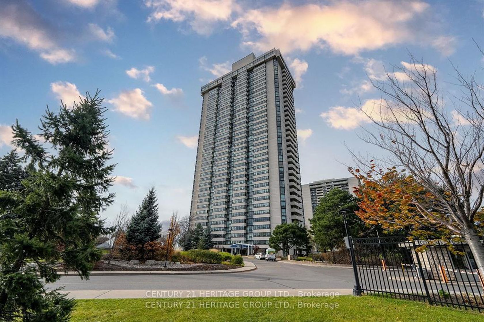 406 - 3303 Don Mills Road, Don Valley Village, Toronto by Loree Meneguzzi Real Estate 406 - 3303 Don Mills Road, Don Valley Village, Toronto