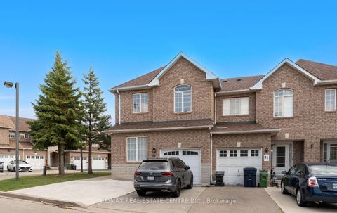 Photo 1 at 32 - 32 Viewcrest Circle, Clairville, Toronto