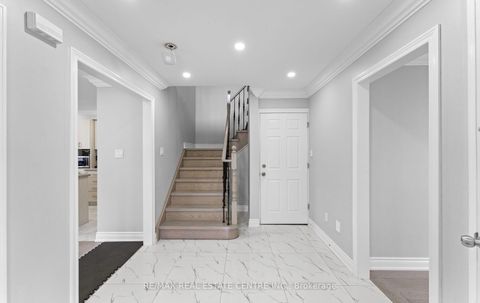 Photo 5 at 32 - 32 Viewcrest Circle, Clairville, Toronto