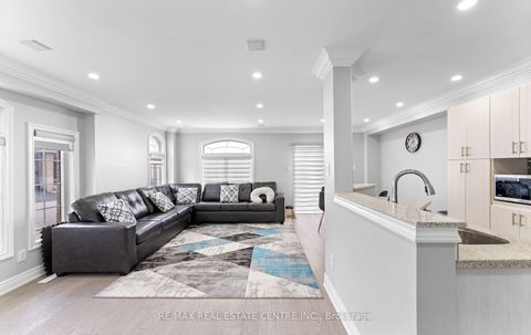 Photo 6 at 32 - 32 Viewcrest Circle, Clairville, Toronto