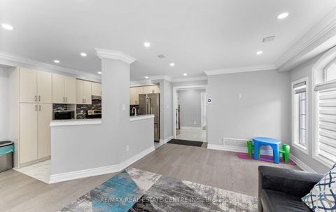Photo 9 at 32 - 32 Viewcrest Circle, Clairville, Toronto