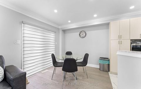 Photo 11 at 32 - 32 Viewcrest Circle, Clairville, Toronto