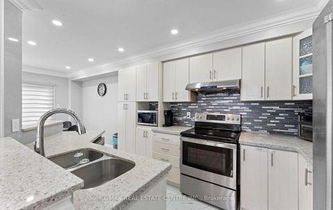 Photo 13 at 32 - 32 Viewcrest Circle, Clairville, Toronto
