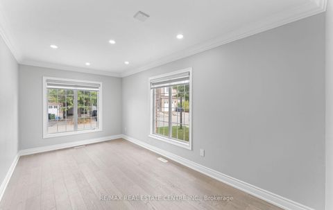 Photo 14 at 32 - 32 Viewcrest Circle, Clairville, Toronto