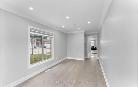 Photo 15 at 32 - 32 Viewcrest Circle, Clairville, Toronto