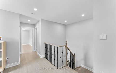 Photo 19 at 32 - 32 Viewcrest Circle, Clairville, Toronto