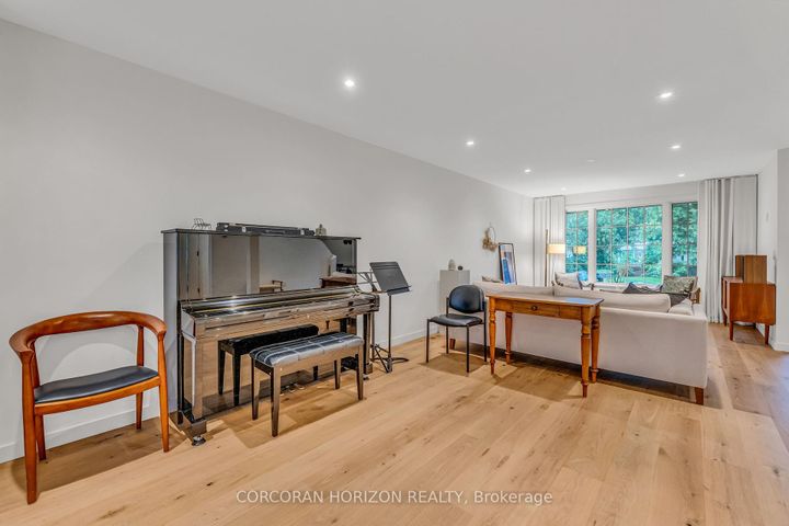 Photo 7 at 12 Barvale Court, West Deane, Toronto