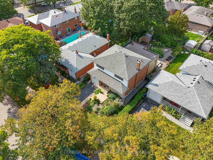Photo 38 at 12 Barvale Court, West Deane, Toronto
