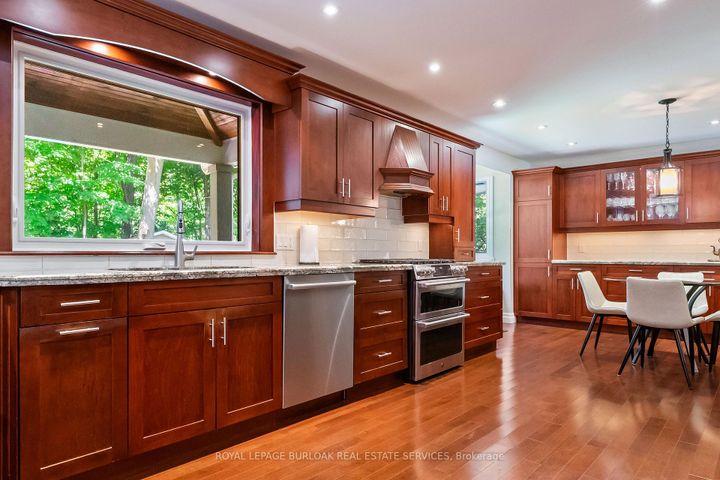 Photo 12 at 1318 Hillview Crescent, FA Falgarwood, Oakville