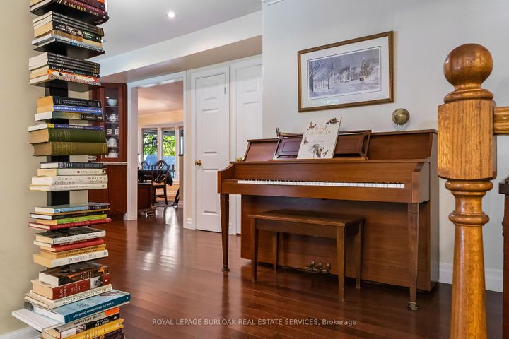 Photo 14 at 1318 Hillview Crescent, FA Falgarwood, Oakville