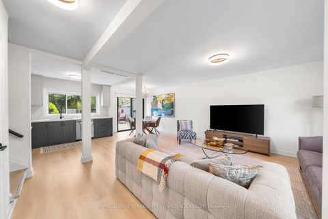 Photo 2 at 203 Churchill Avenue, Willowdale West, Toronto