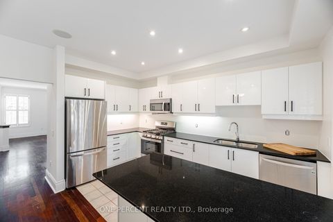 Photo 12 at 25 - 8038 Yonge Street, Uplands, Vaughan